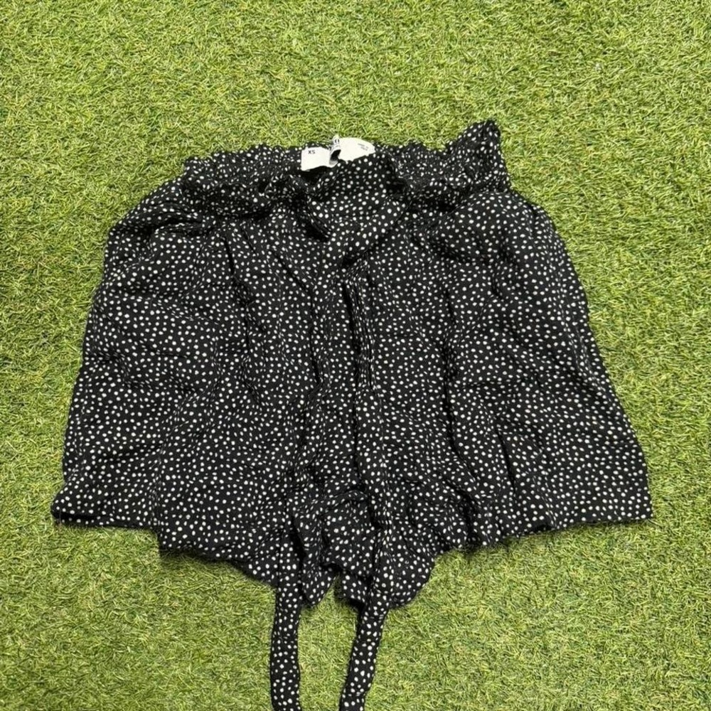 Hollister black polka dot mini skirt with ruffle trim Size XS #polkadot‎
